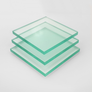 Glass effect acrylic sheets stacked on top of each other, creating a transparent and orderly arrangement.